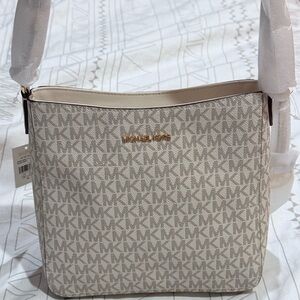 Michael Kors Jet Set Travel crossbody messenger bag purse, light cream, MK